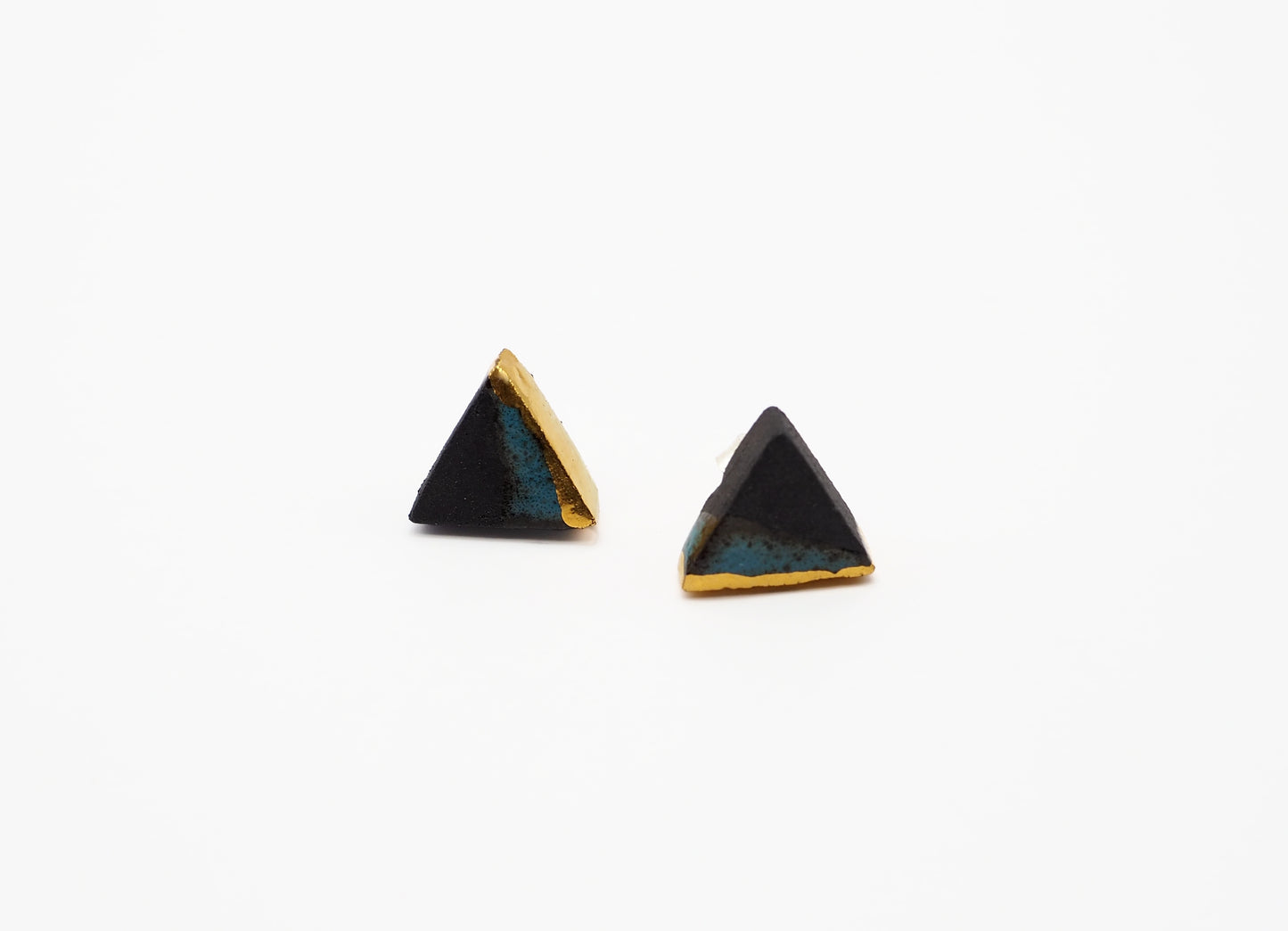 SankakuTriangle Gold Plated Black Clay