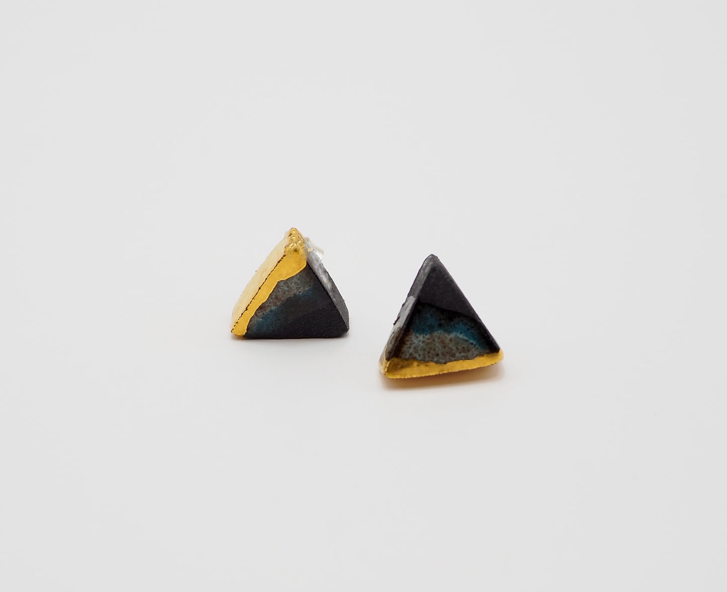 SankakuTriangle Gold Plated Black Clay