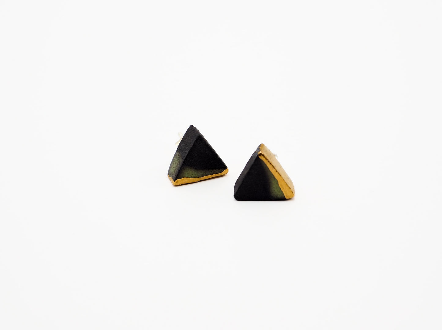 SankakuTriangle Gold Plated Black Clay